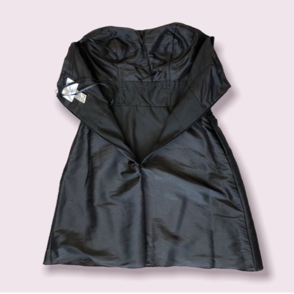 Elegant Black Strapless Mini Dress - Picture 3 of 6